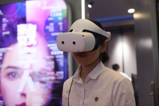 AI与虚拟现实：融合技术创造沉浸式体验的简单介绍